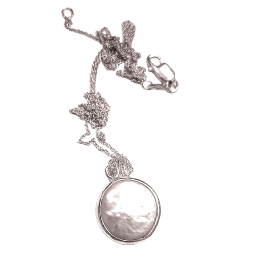 Mininalist coin pearl in a .925 sterling setting on a sterling chain; nwot
